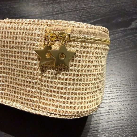 Dior Holiday 2025 Cosmetic Bag - Picture 3 of 7